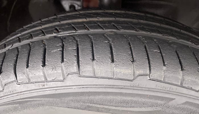 2013 Maruti Wagon R 1.0 VXI, Petrol, Manual, 52,889 km, Right Front Tyre Tread