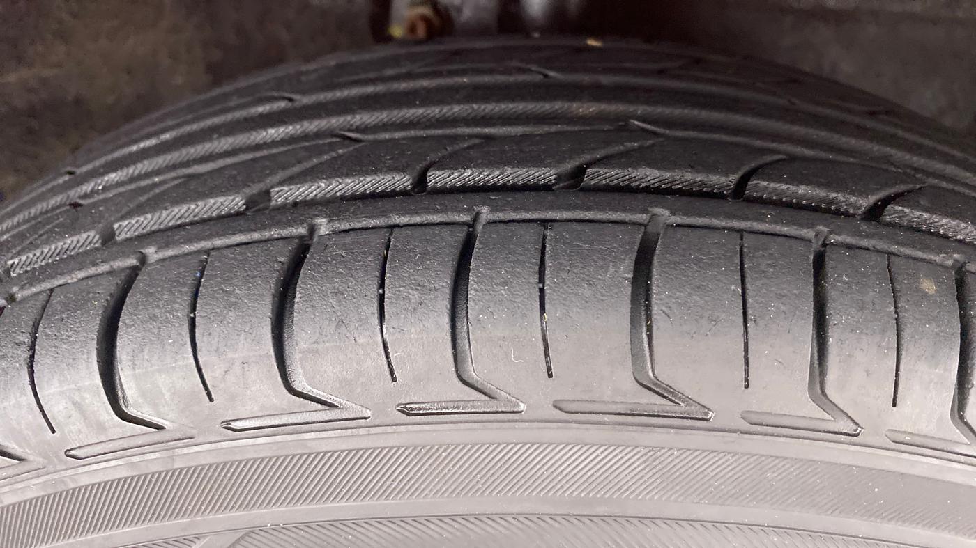 2012 Maruti A Star VXI, Petrol, Manual, 27,996 km, Right Front Tyre Tread