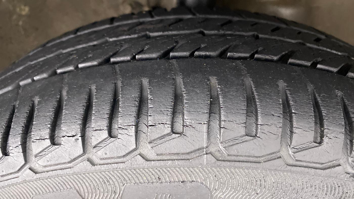 2014 Maruti Wagon R Stingray VXI, Petrol, Manual, 8,097 km, Right Front Tyre Tread