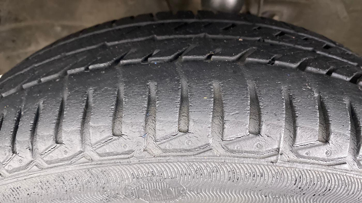 2014 Maruti Wagon R Stingray VXI, Petrol, Manual, 8,097 km, Left Front Tyre Tread