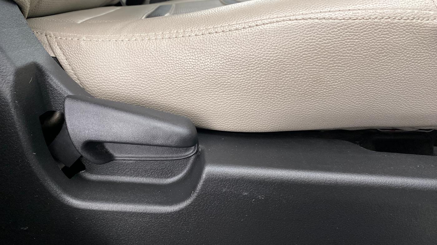 2014 Maruti Wagon R Stingray VXI, Petrol, Manual, 8,097 km, Driver Side Adjustment Panel