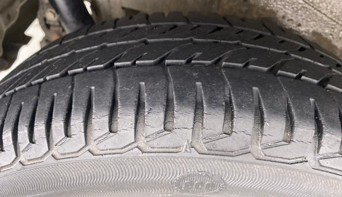 2014 Maruti Wagon R Stingray VXI, Petrol, Manual, 8,097 km, Right Rear Tyre Tread