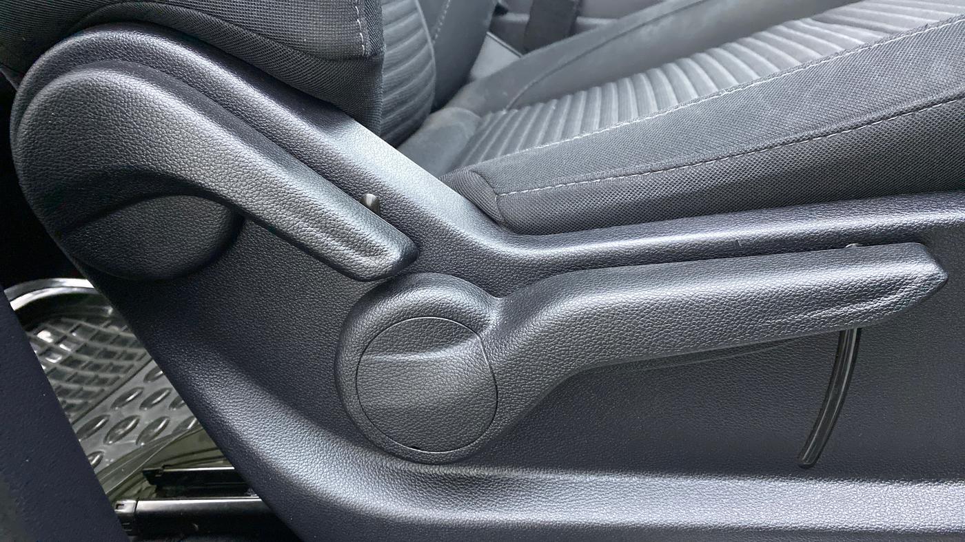 2022 Mahindra XUV700 MX D MT 5 STR, Diesel, Manual, 4,494 km, Driver Side Adjustment Panel