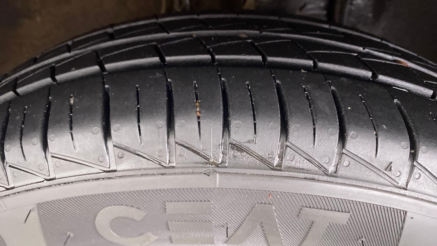 2022 Maruti Alto VXI, Petrol, Manual, 5,270 km, Left Front Tyre Tread