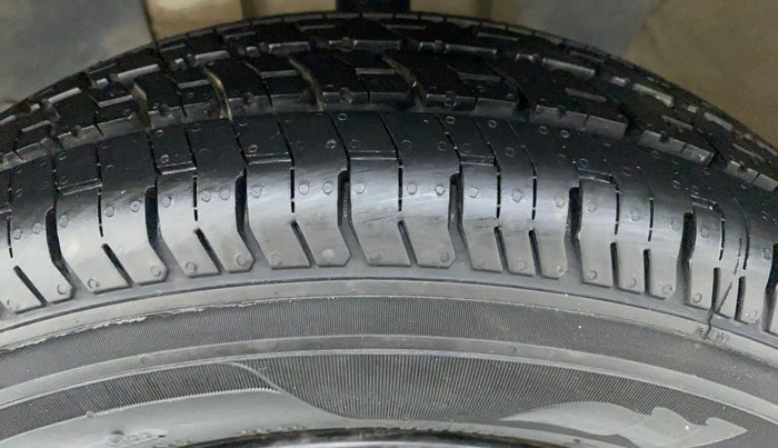 2016 Renault Kwid RXT, Petrol, Manual, 42,471 km, Left Front Tyre Tread