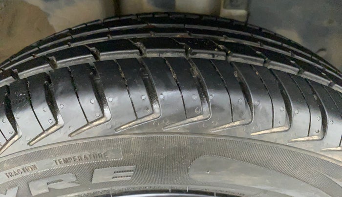 2016 Renault Kwid RXT, Petrol, Manual, 42,471 km, Right Front Tyre Tread