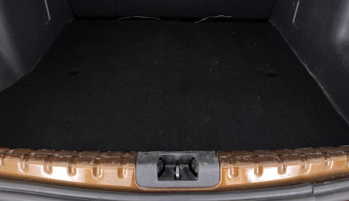 2014 Renault Duster RXZ DIESEL 110, Diesel, Manual, 74,994 km, Boot Inside