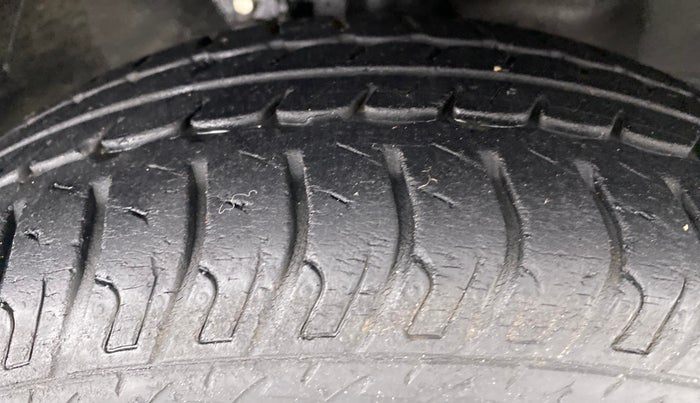 2016 Maruti Wagon R 1.0 VXI, Petrol, Manual, 12,475 km, Right Front Tyre Tread