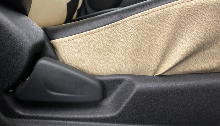 2016 Renault Kwid RXT, Petrol, Manual, 42,157 km, Driver Side Adjustment Panel