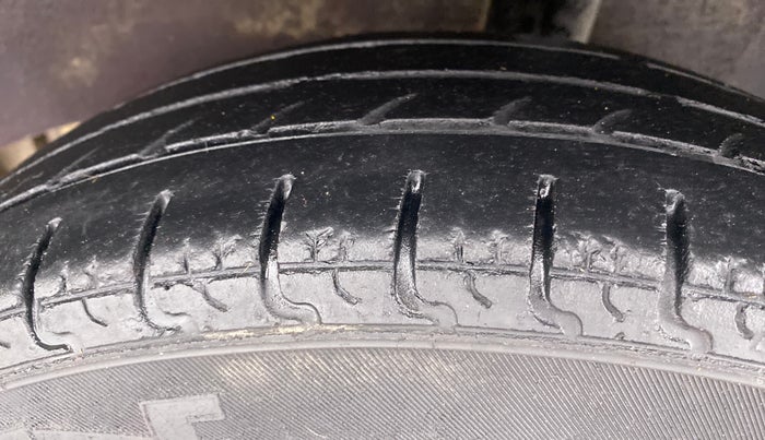 2016 Renault Kwid RXT, Petrol, Manual, 42,157 km, Left Rear Tyre Tread