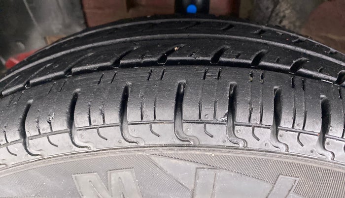2016 Renault Kwid RXT, Petrol, Manual, 42,157 km, Left Front Tyre Tread