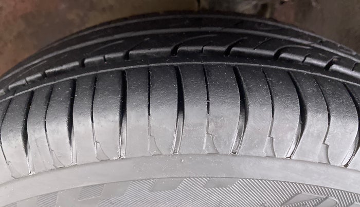 2014 Maruti Alto K10 VXI P, Petrol, Manual, 61,631 km, Left Front Tyre Tread