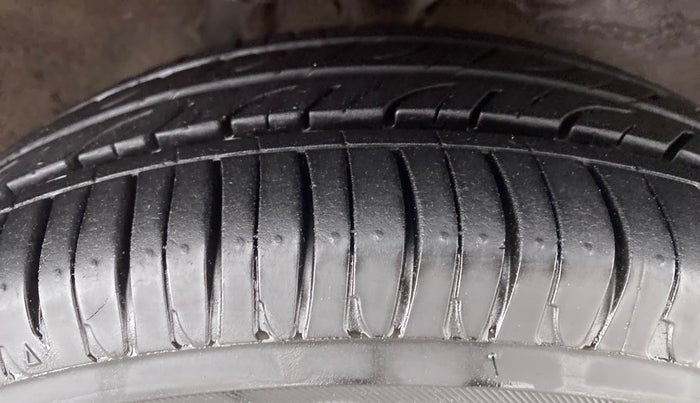 2014 Maruti Alto K10 VXI P, Petrol, Manual, 61,631 km, Right Front Tyre Tread