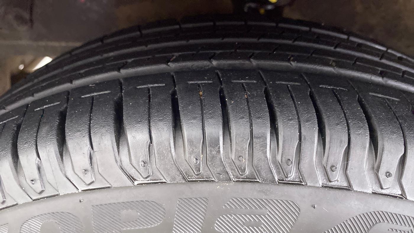 2015 Hyundai Eon MAGNA PLUS, Petrol, Manual, 78,196 km, Left Front Tyre Tread