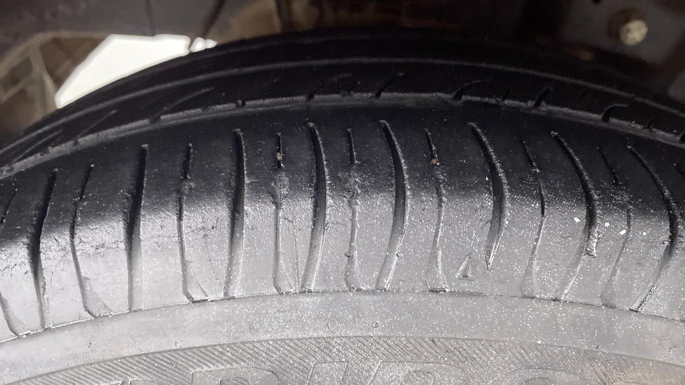 2015 Hyundai Eon MAGNA PLUS, Petrol, Manual, 78,196 km, Right Rear Tyre Tread