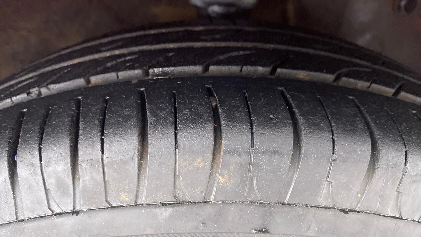 2015 Hyundai Eon MAGNA PLUS, Petrol, Manual, 78,196 km, Right Front Tyre Tread