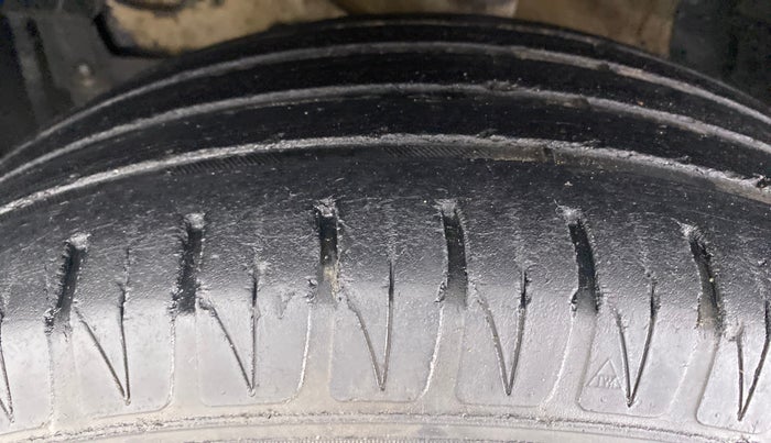 2016 Maruti Vitara Brezza ZDI, Diesel, Manual, 50,729 km, Left Front Tyre Tread
