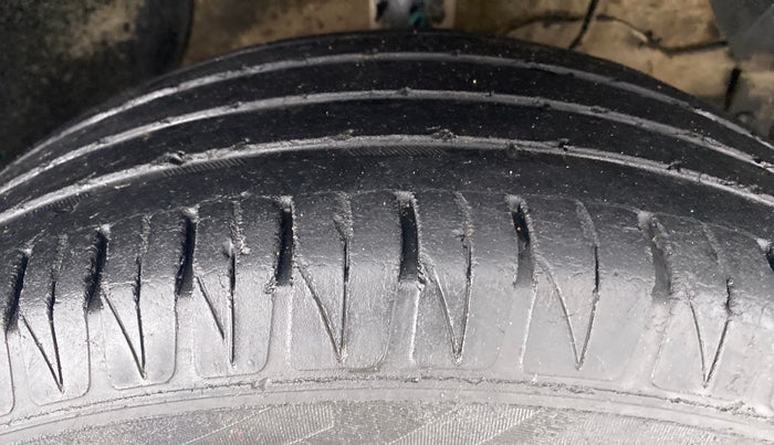 2016 Maruti Vitara Brezza ZDI, Diesel, Manual, 50,729 km, Right Front Tyre Tread