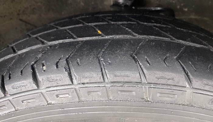 2017 Maruti Eeco 5 STR WITH AC PLUSHTR, Petrol, Manual, 42,906 km, Right Front Tyre Tread
