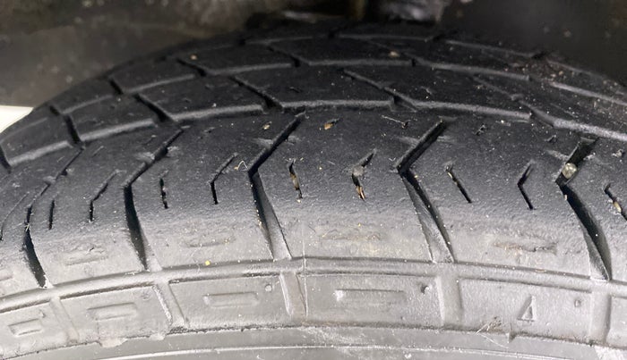 2017 Maruti Eeco 5 STR WITH AC PLUSHTR, Petrol, Manual, 42,906 km, Left Front Tyre Tread