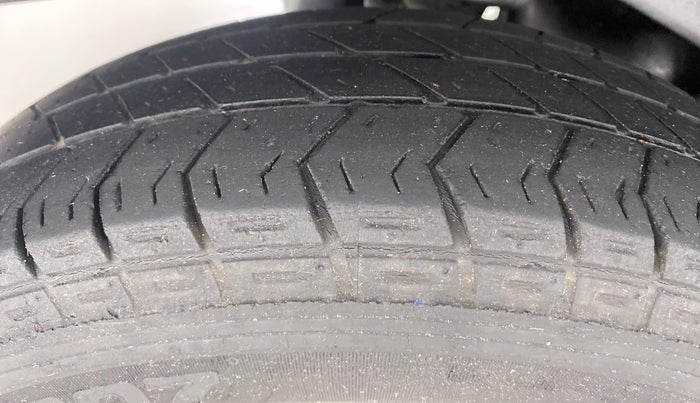 2017 Maruti Eeco 5 STR WITH AC PLUSHTR, Petrol, Manual, 42,906 km, Right Rear Tyre Tread