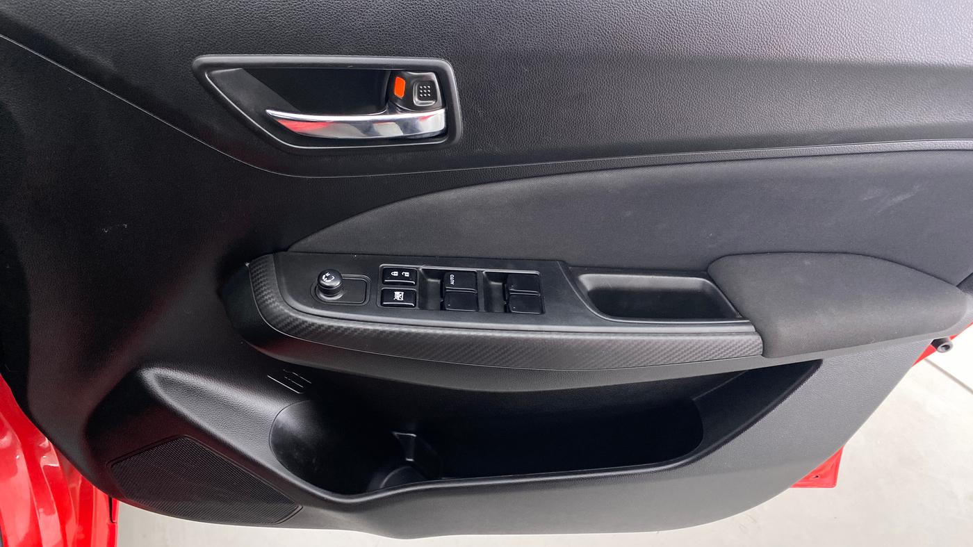 2020 Maruti Swift VXI D, Petrol, Manual, 16,123 km, Driver Side Door Panels Control