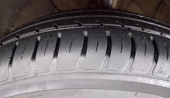 2020 Maruti Swift VXI D, Petrol, Manual, 16,123 km, Left Front Tyre Tread