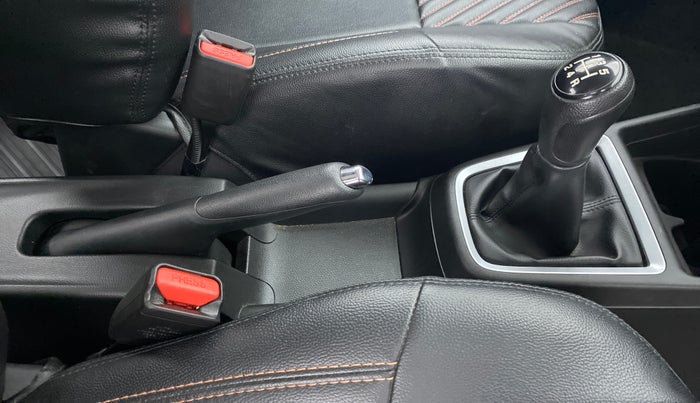 2020 Maruti Swift VXI D, Petrol, Manual, 16,123 km, Gear Lever