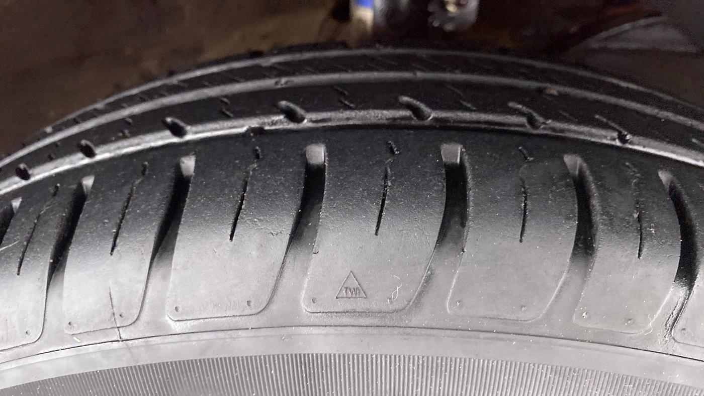 2020 Maruti Swift VXI D, Petrol, Manual, 16,123 km, Right Front Tyre Tread