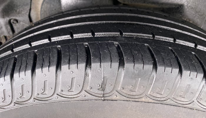 2018 Mahindra XUV500 W7 FWD, Diesel, Manual, 21,334 km, Right Rear Tyre Tread