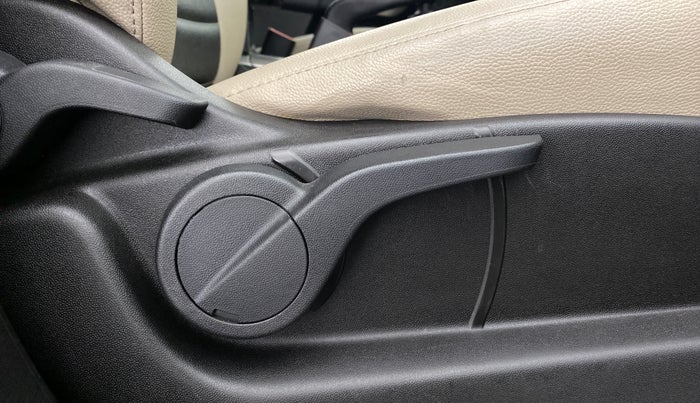 2018 Mahindra XUV500 W7 FWD, Diesel, Manual, 21,334 km, Driver Side Adjustment Panel