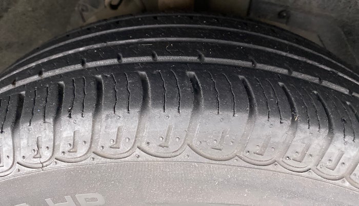 2018 Mahindra XUV500 W7 FWD, Diesel, Manual, 21,334 km, Right Front Tyre Tread