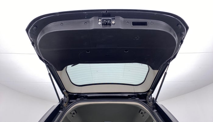 2018 Mahindra XUV500 W7 FWD, Diesel, Manual, 21,334 km, Boot Door Open