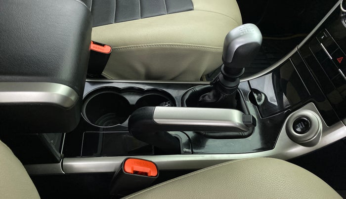 2018 Mahindra XUV500 W7 FWD, Diesel, Manual, 21,334 km, Gear Lever