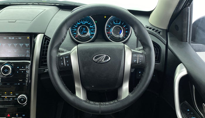 2018 Mahindra XUV500 W7 FWD, Diesel, Manual, 21,334 km, Steering Wheel Close Up