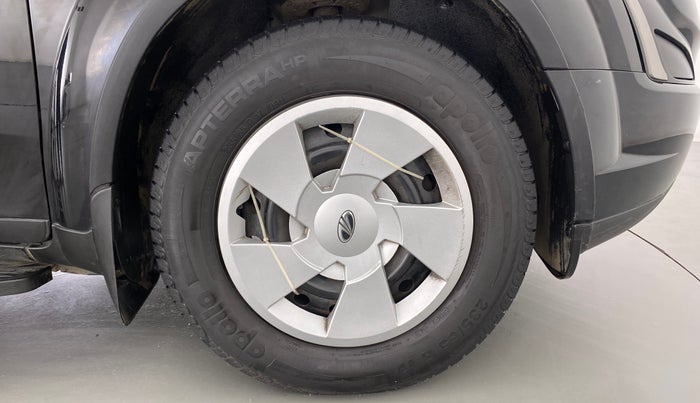 2018 Mahindra XUV500 W7 FWD, Diesel, Manual, 21,334 km, Right Front Wheel