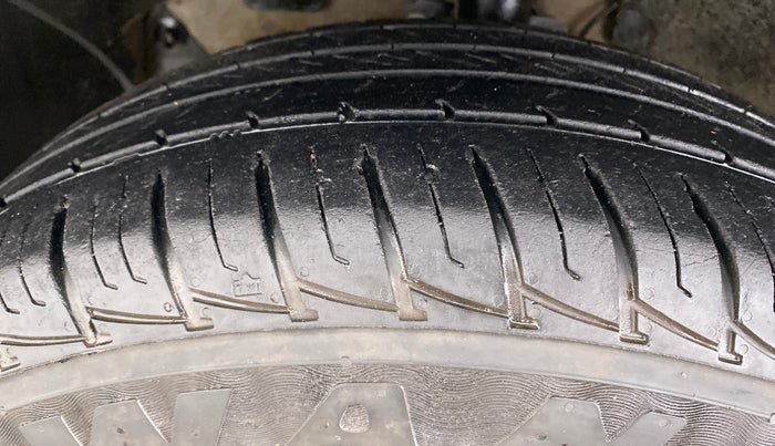 2018 Renault Duster RXZ DIESEL 110, Diesel, Manual, 42,558 km, Left Front Tyre Tread