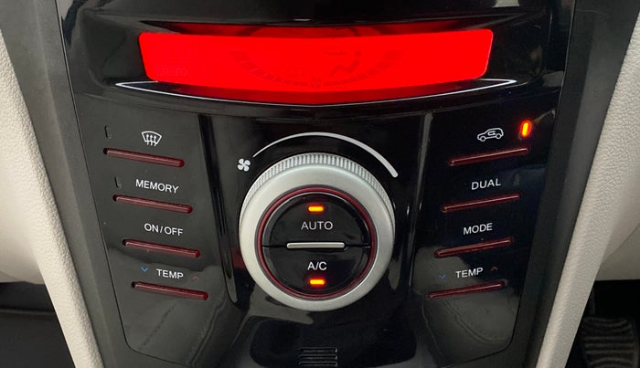 2021 Mahindra XUV300 1.2 W8 OPT, Petrol, Manual, 3,154 km, Multi-Zone Climate Control