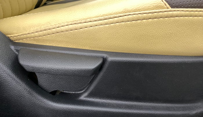 2018 Hyundai Eon MAGNA PLUS, Petrol, Manual, 20,339 km, Driver Side Adjustment Panel