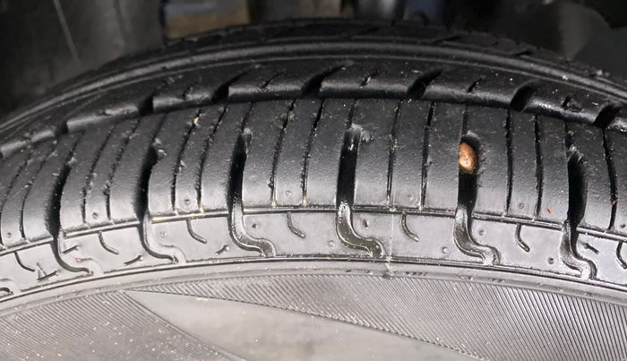 2019 Renault Kwid 1.0 CLIMBER OPT AMT, Petrol, Automatic, 15,027 km, Left Front Tyre Tread