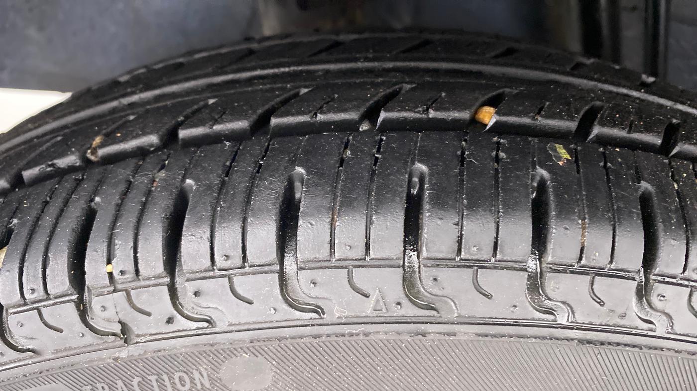 2019 Renault Kwid 1.0 CLIMBER OPT AMT, Petrol, Automatic, 15,027 km, Right Rear Tyre Tread