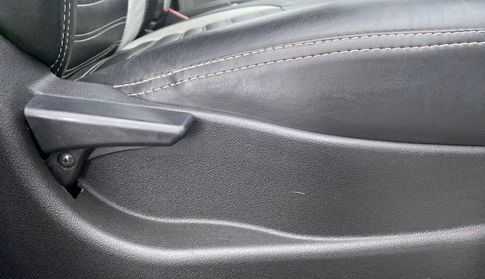 2018 Tata Tiago XE 1.2 REVOTRON, Petrol, Manual, 31,207 km, Driver Side Adjustment Panel