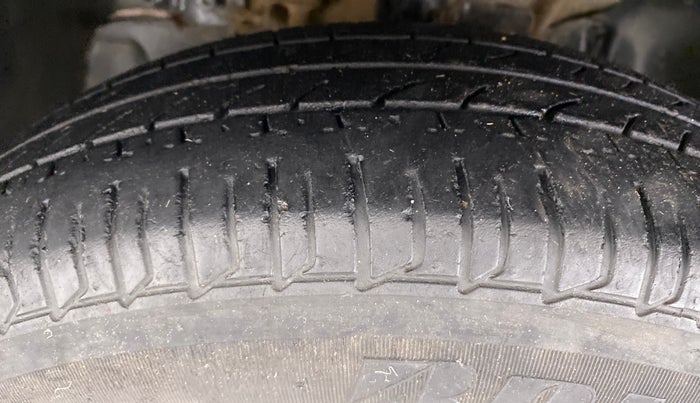 2018 Tata Tiago XE 1.2 REVOTRON, Petrol, Manual, 31,207 km, Left Front Tyre Tread