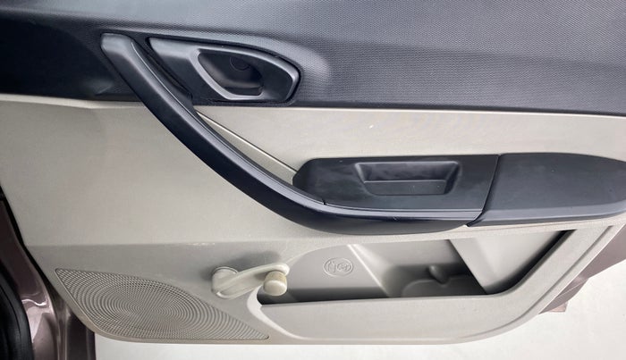 2018 Tata Tiago XE 1.2 REVOTRON, Petrol, Manual, 31,207 km, Driver Side Door Panels Control