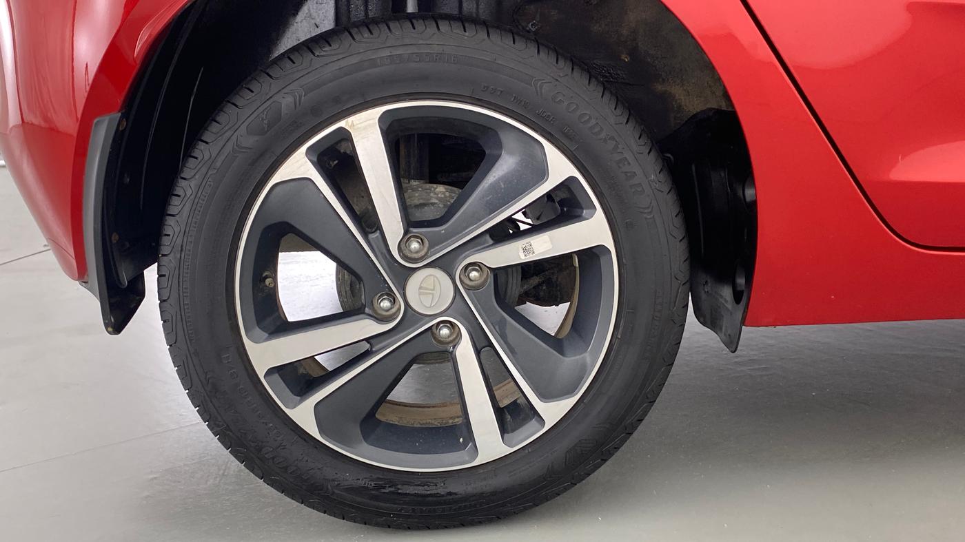 2022 Tata ALTROZ XZ + 1.2 RTN, Petrol, Manual, 2,894 km, Right Rear Wheel