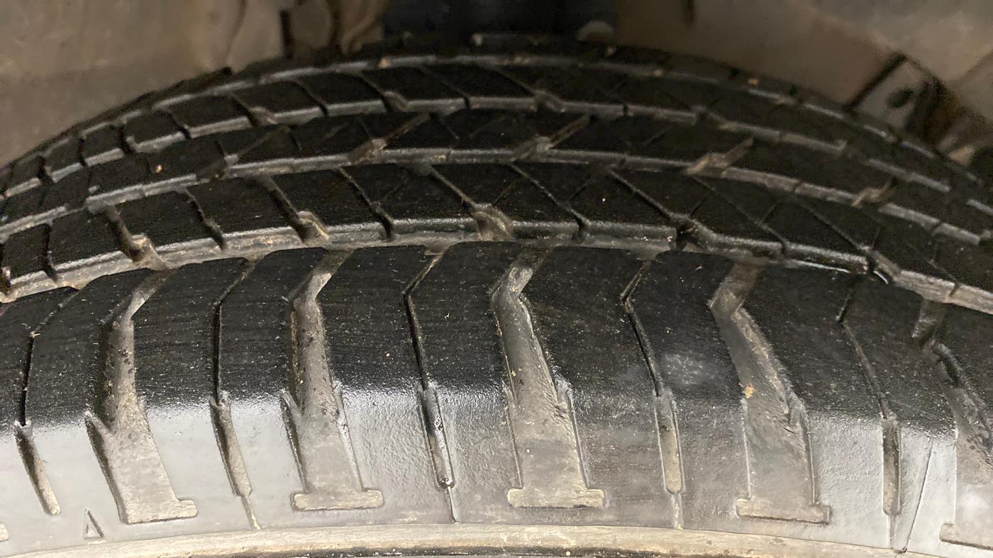 2016 Renault Duster RXL AMT 110 PS, Diesel, Automatic, 85,281 km, Right Front Tyre Tread