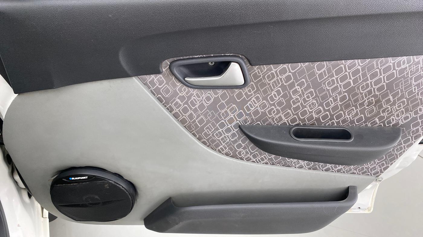 2016 Maruti Alto 800 LXI OPT, Petrol, Manual, 32,962 km, Driver Side Door Panels Control