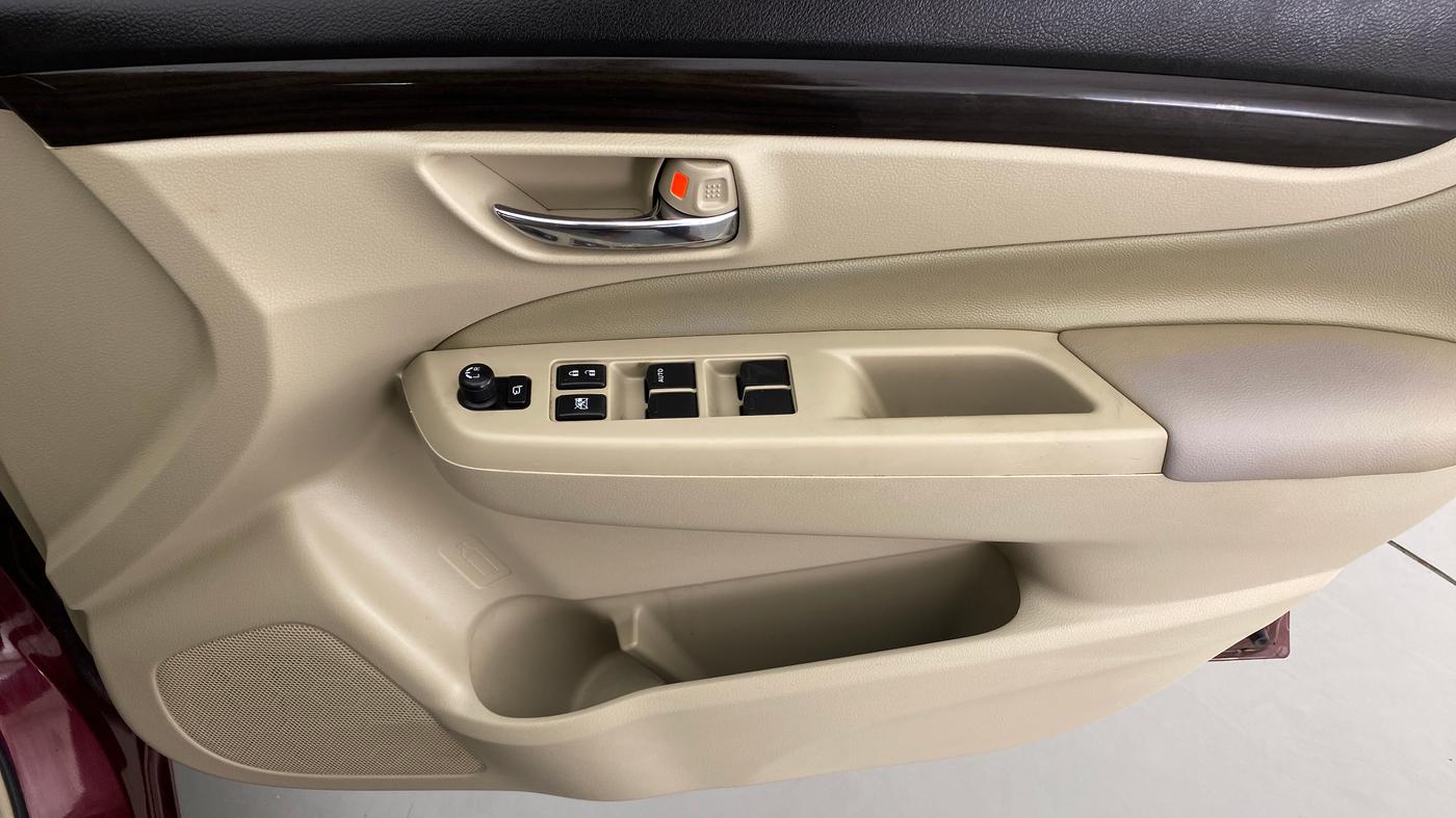 2018 Maruti Ciaz ALPHA 1.4 VVT AMT, Petrol, Automatic, 64,417 km, Driver Side Door Panels Control