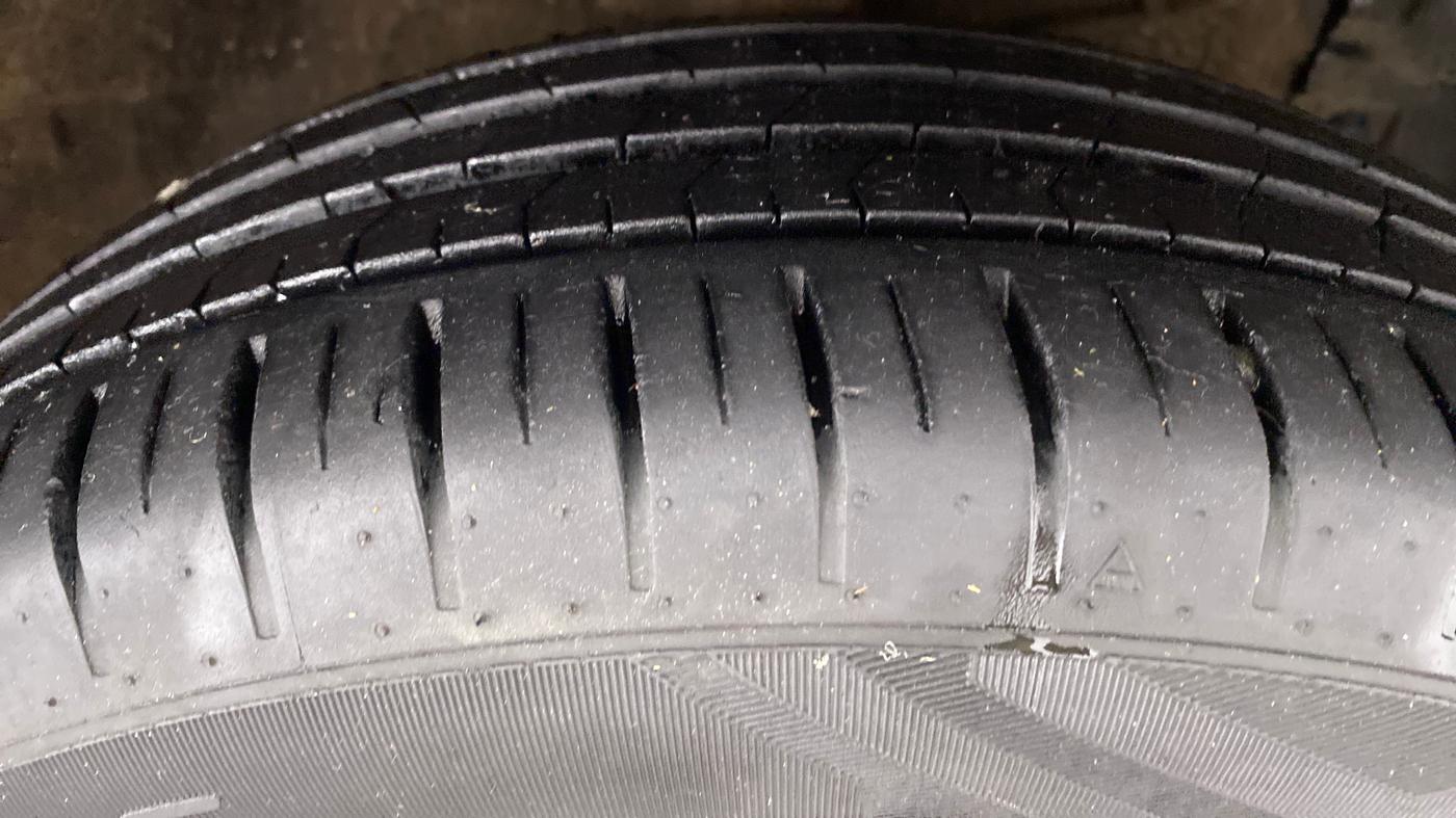 2018 Maruti Ciaz ALPHA 1.4 VVT AMT, Petrol, Automatic, 64,417 km, Right Front Tyre Tread