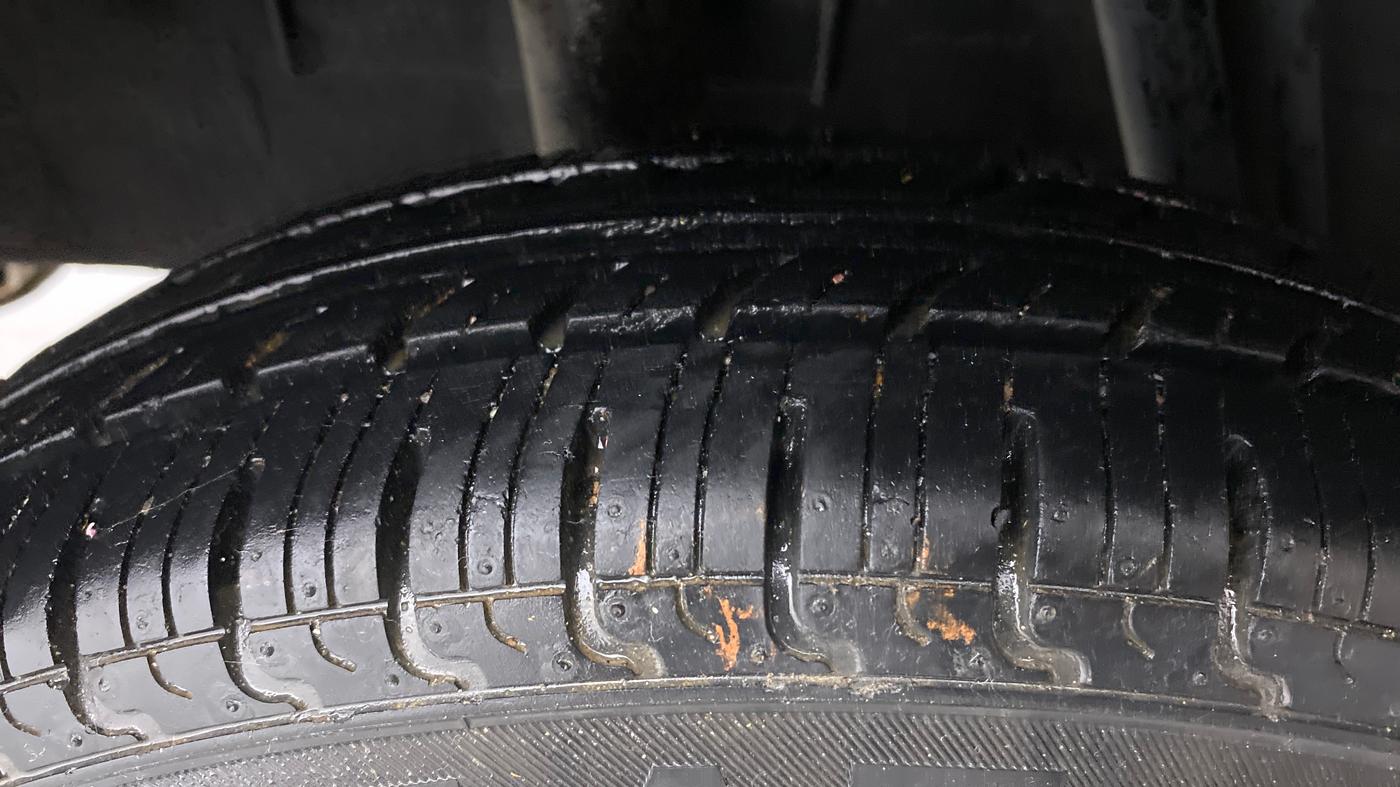 2016 Renault Kwid 1.0 RXT, Petrol, Manual, 29,722 km, Right Rear Tyre Tread